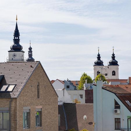 Apartman Leonardo - City Center Trnava Exteriör bild