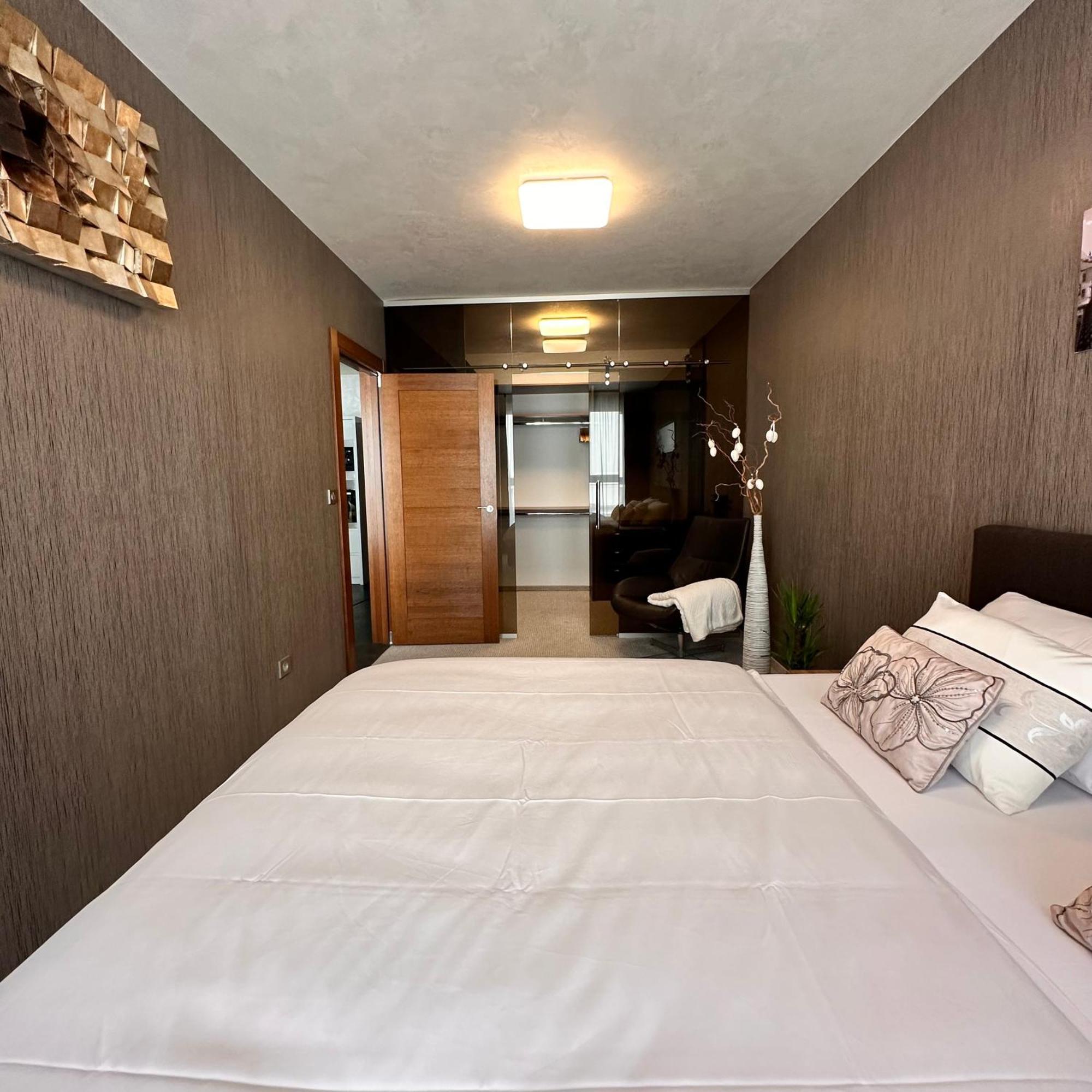 Apartman Leonardo - City Center Trnava Exteriör bild