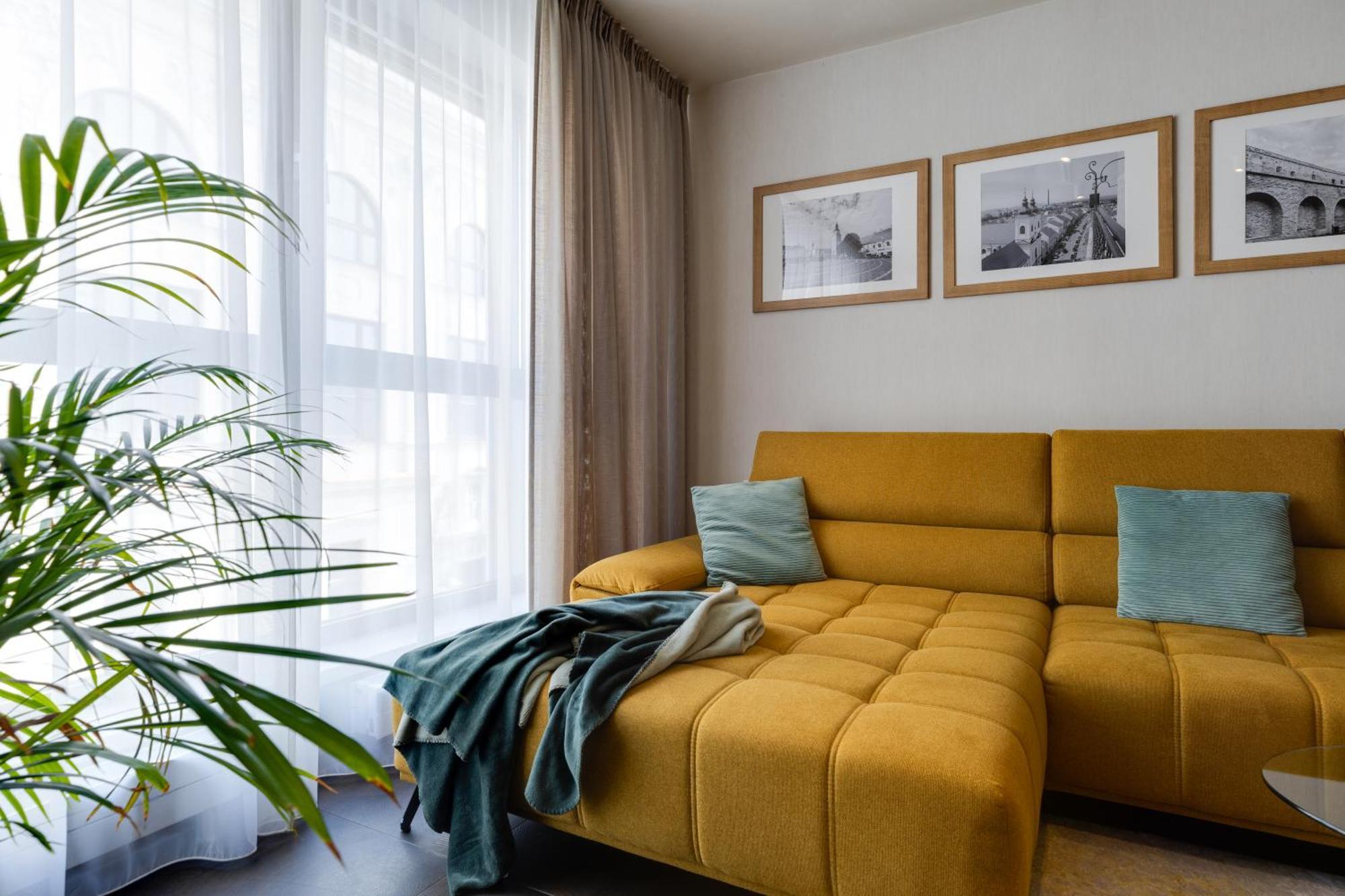 Apartman Leonardo - City Center Trnava Exteriör bild
