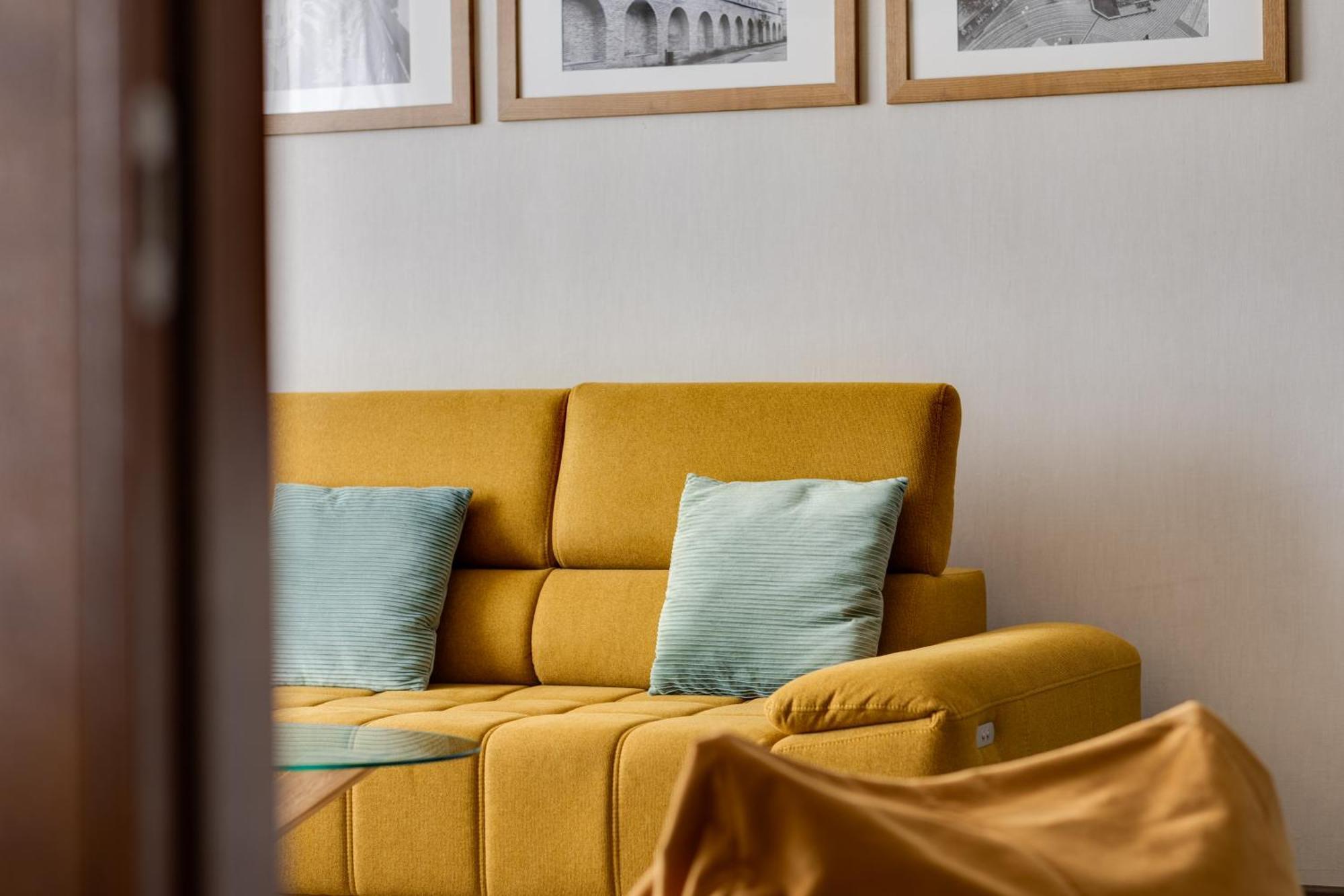 Apartman Leonardo - City Center Trnava Exteriör bild
