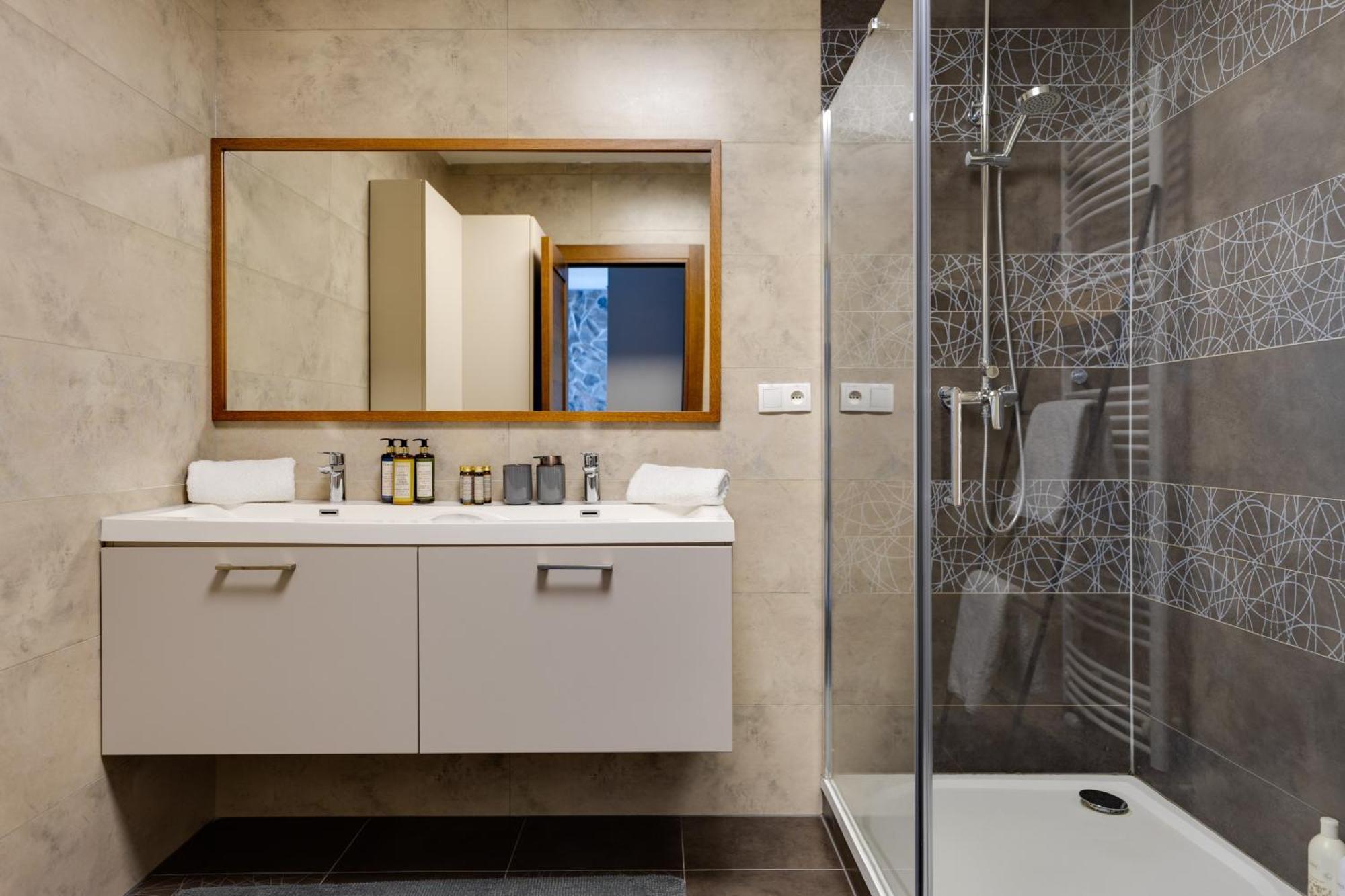 Apartman Leonardo - City Center Trnava Exteriör bild