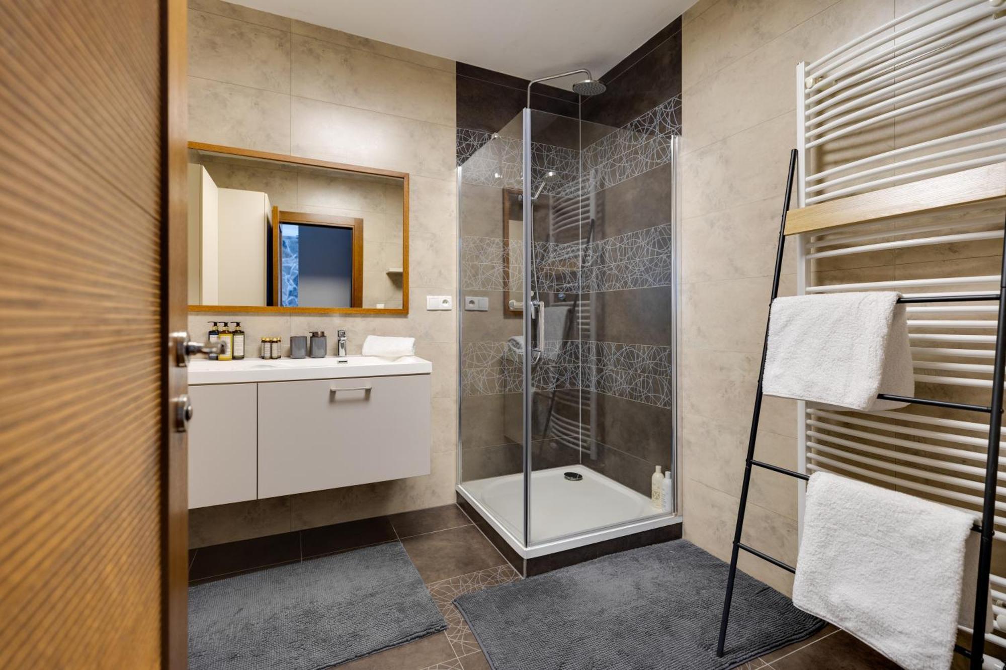 Apartman Leonardo - City Center Trnava Exteriör bild